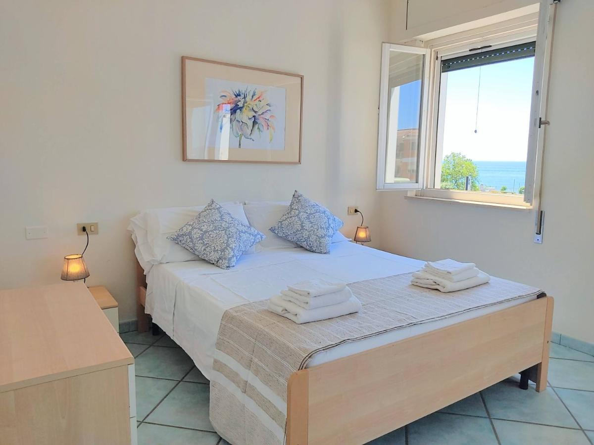Reale Apartments Terracina Bagian luar foto