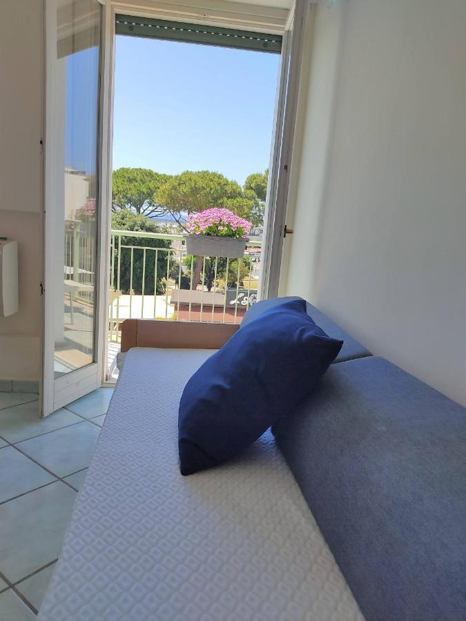Reale Apartments Terracina Bagian luar foto