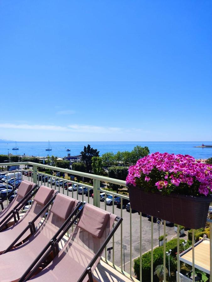 Reale Apartments Terracina Bagian luar foto
