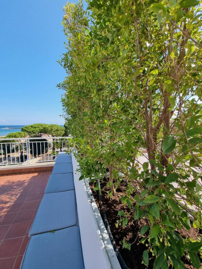 Reale Apartments Terracina Bagian luar foto
